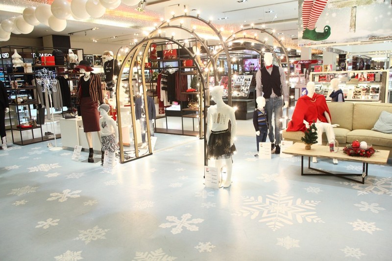 Let's Freeze the Christmas Moment at BHV